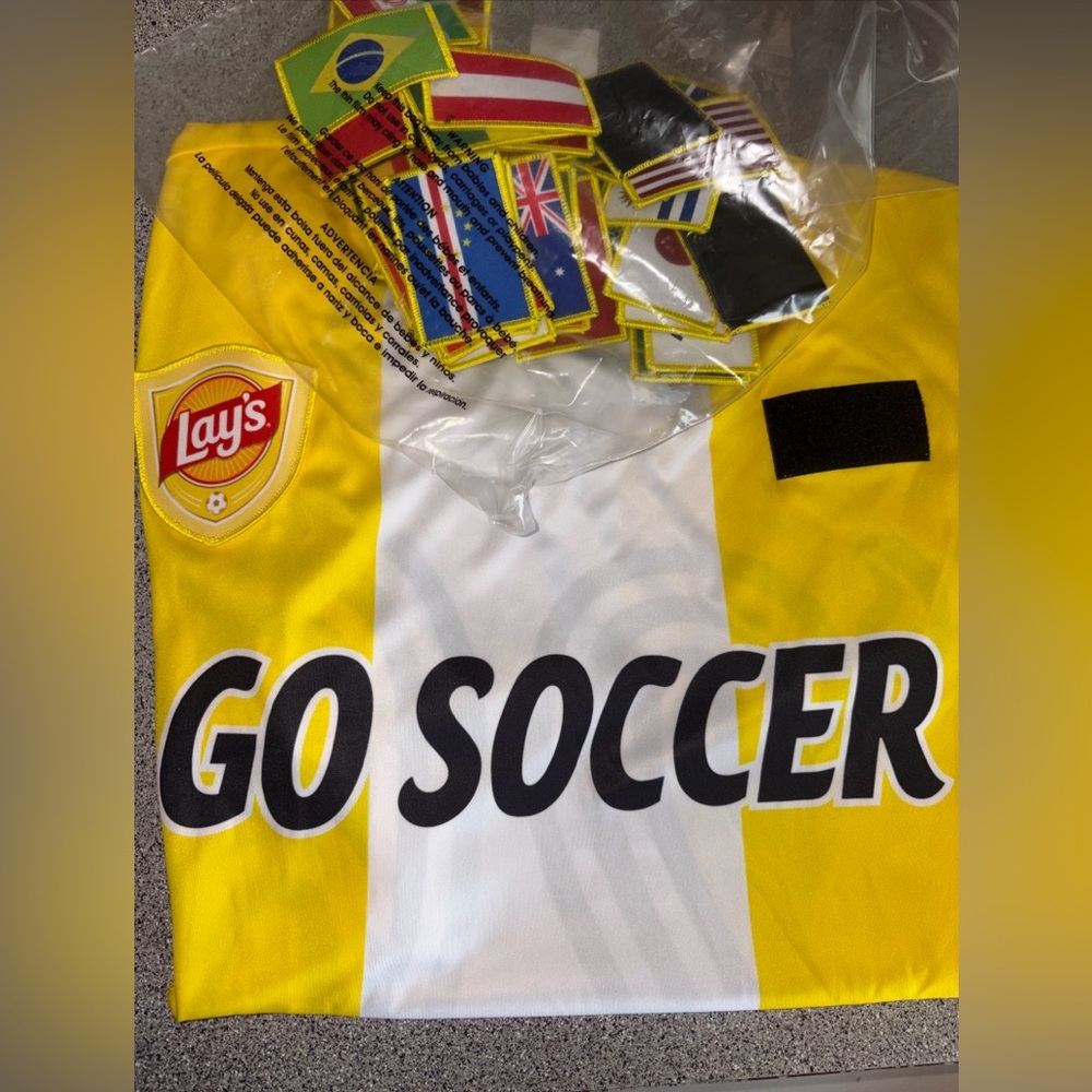 FIFA WORLD CUP 2026 Lays Soccer Jersey LIMITED EDITION Sz Large 37 patches Promo